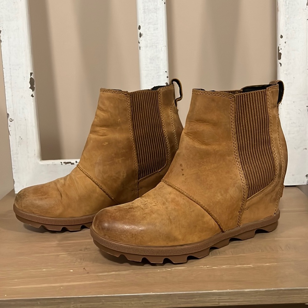 Womens Sorel Chelsea wedge boot - camel brown size 8.5